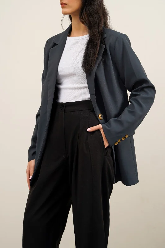 BASIC SINGLE-BUTTON BLAZER