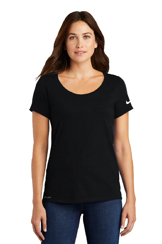 Nike Womens Dri-Fit Moisture Wicking Short Sleeve Scoop Neck T-Shirt - Black